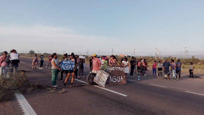 Vecinos de Luján optaron por cortar las calles ante la falta de agua